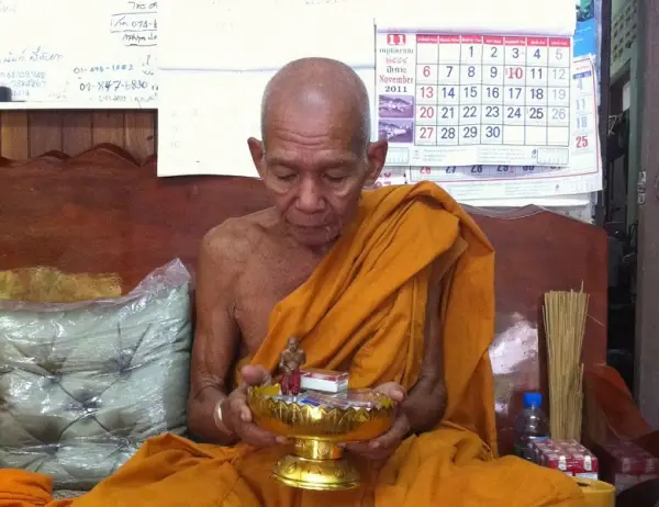 龍婆蓋 (Luang Phor Kloy) – Wat Phu Khao Thong | 高僧傳記, 封面圖