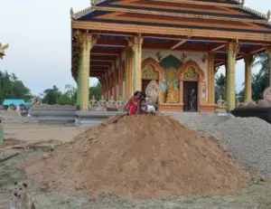 Wat Santhitham ( 龍婆Dum )