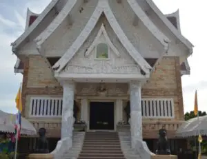 龍婆孔 Wat Phetburi 及 Prasat Phet – 寺廟介紹