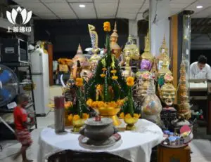 Wat Sanomlao ( 龍婆篇那 )