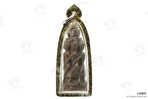 阿贊巴素 – 2557-2566 七女抱柱, 正面