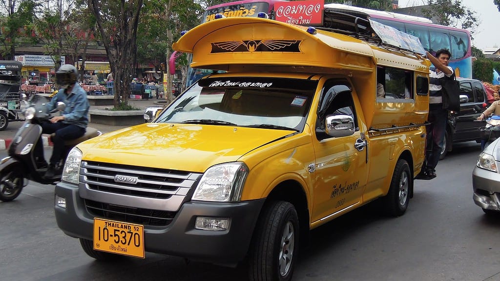 雙條車文化:泰國街頭嘅靈魂之旅