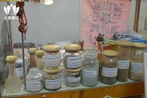 佛牌材料介紹：派更也粉與金達曼尼粉由來