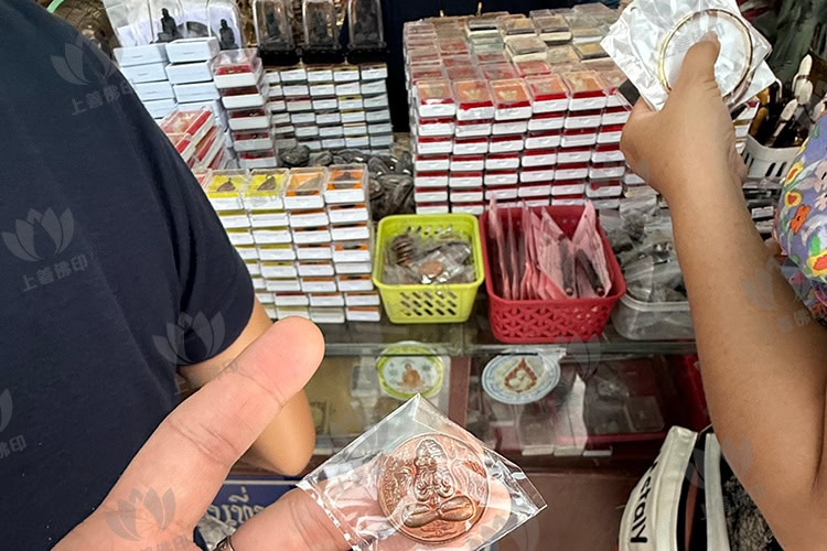 哥旁 – 2549法會 澤度金昐拍間, 原廟供請