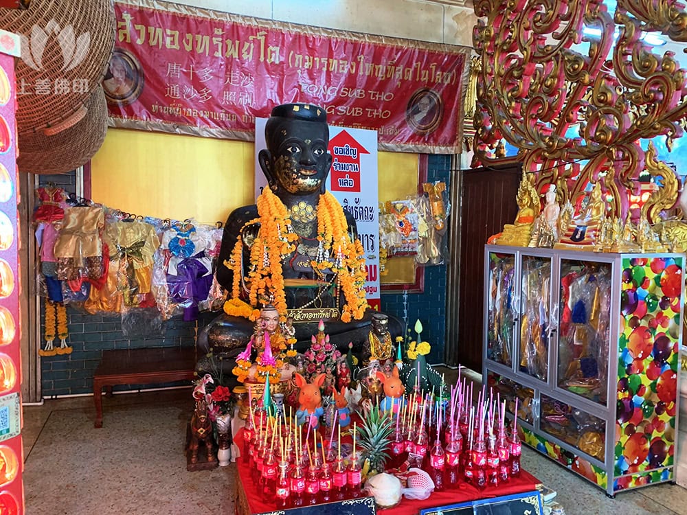 龍婆爹、龍婆炎 Wat Sam Ngam - 寺廟的有一尊很古老的古曼 (拍攝於 2561), 封面圖