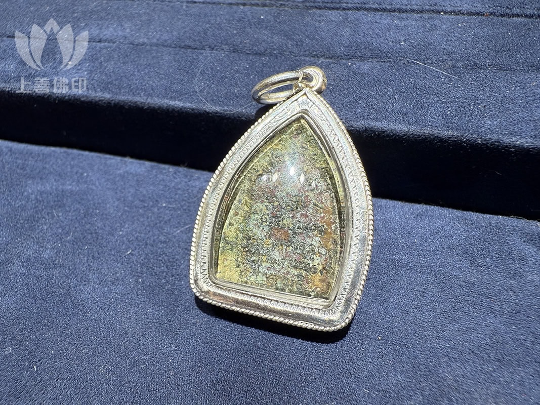 龍婆再 - 2536 第一期座山佛 (周所佛), 近鏡圖